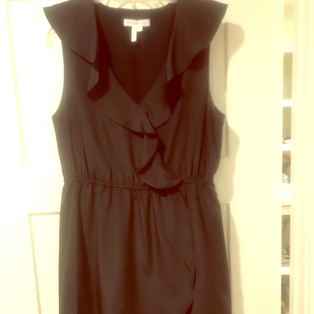 BCBGeneration Black V-Neck Ruffle Dress Sz L